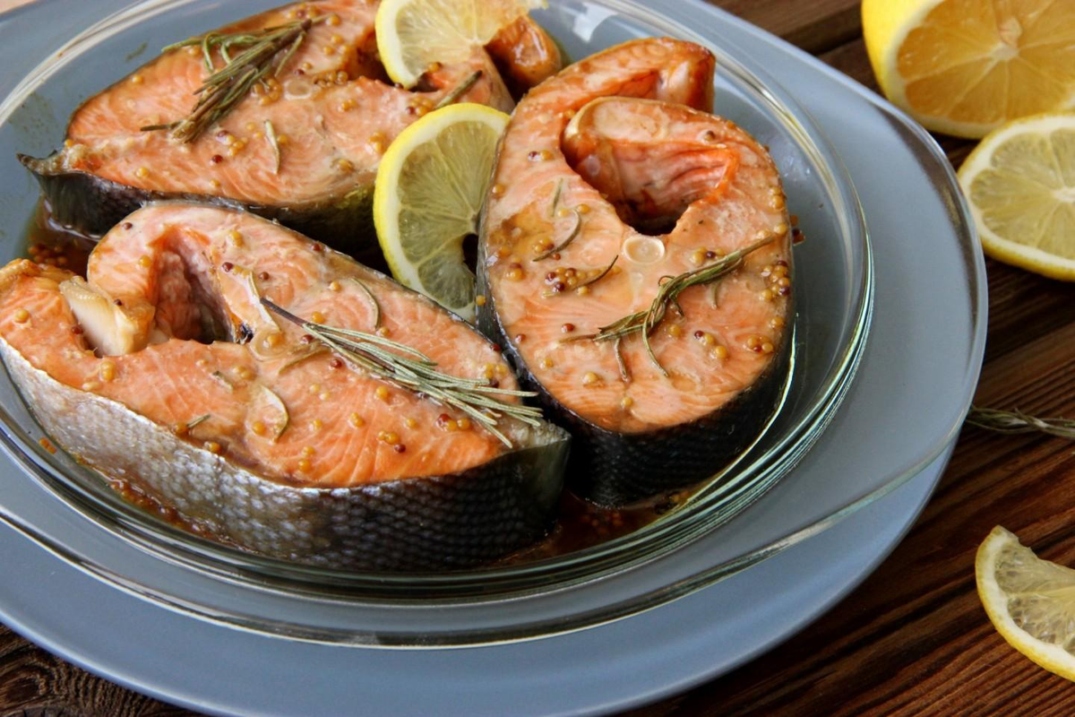 Приготовление стейка рыбы в духовке. Рыбные блюда. Стейк из кеты. Вкусные блюда из рыбы. Красная рыба запеченная в духовке.