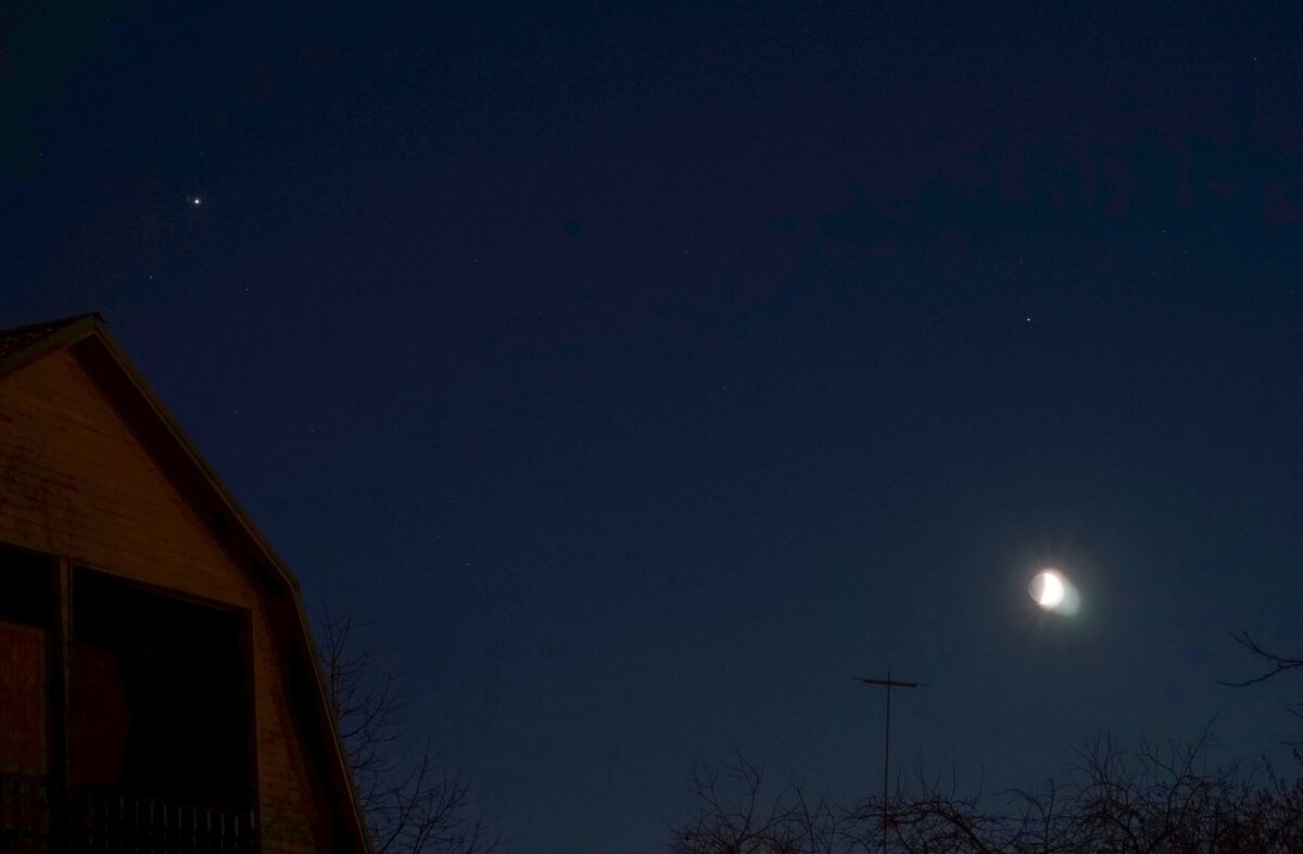Юпитер, Сатурн и Луна вечером 10 ноября 2021 года, фото автора