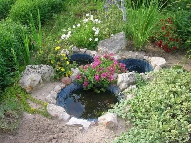 Небольшой пруд у реки Яузы (Small pond near Yauza river)