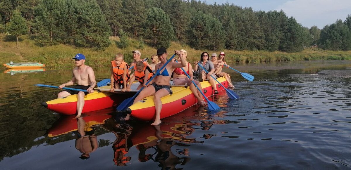 Сплав по реке на катамаране