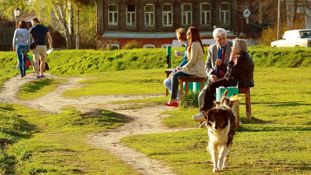 Посиделки на лавочке.