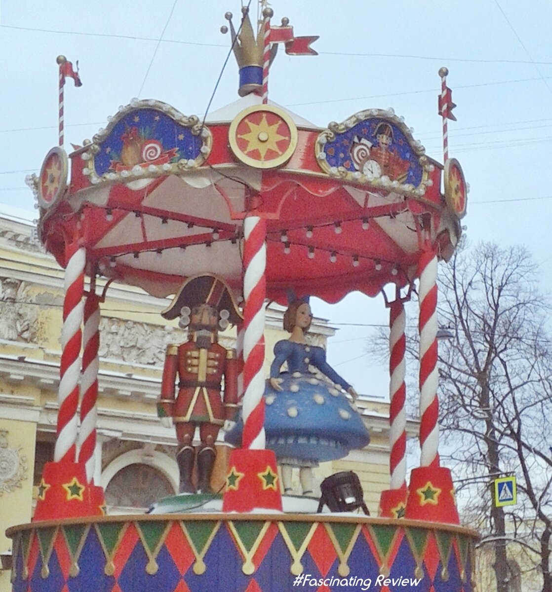 В Санкт-Петербурге с 18 декабря 2021 по 9 января 2022 года на Манежной площади   проходит XVI Санкт-Петербургская Рождественская Ярмарка!-2