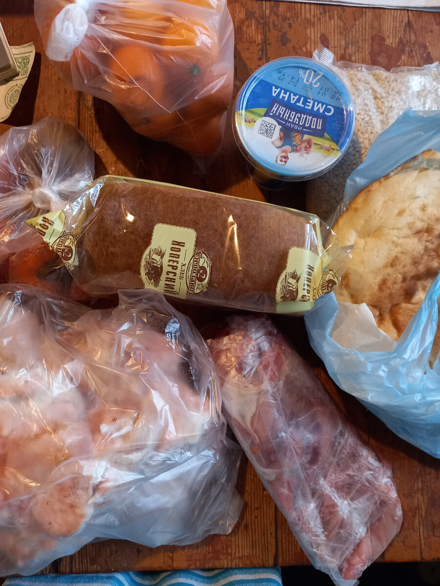 Покупки 10.01 индюшиные гузки, молоки,хлеб, лаваш, мандарины,Киви, хурма, сметана, перловка