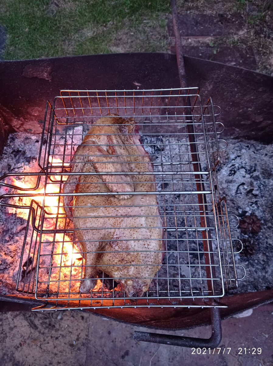 Всегда прекрасно приготавливается на мангале. 