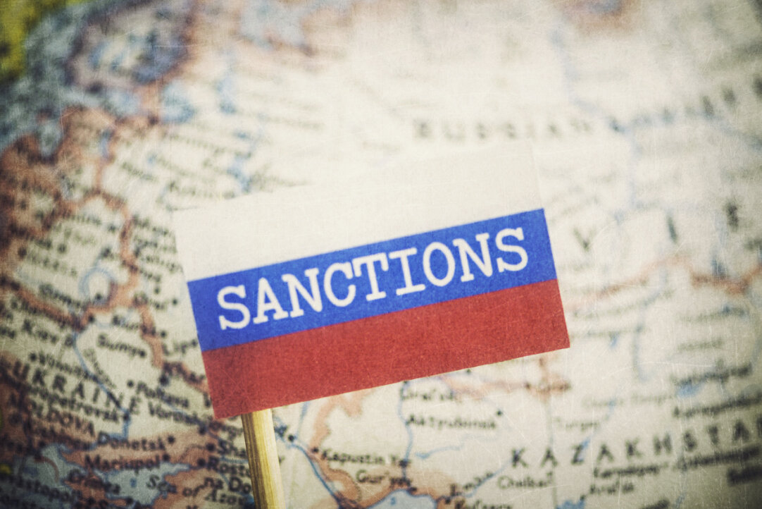 Первое что у меня вызывает дикое негодование так это санкции . 