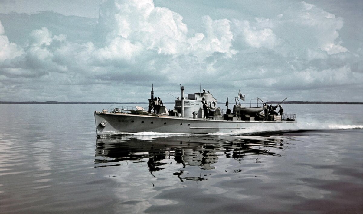 Катер типа VMV на переходе. Архивный снимок