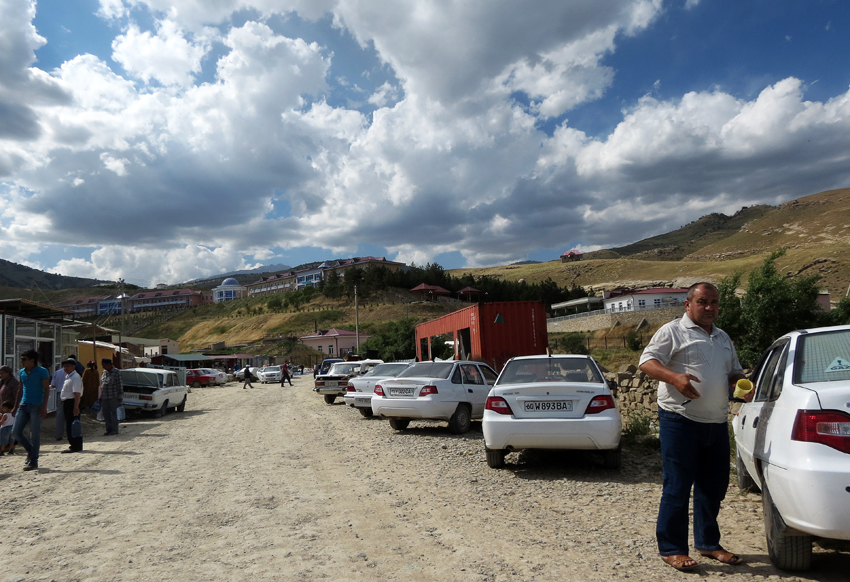 Байсун узбекистан. Boysun gaz. Горы байсуна. Бойсун сурхандарья. Город байсун фото.