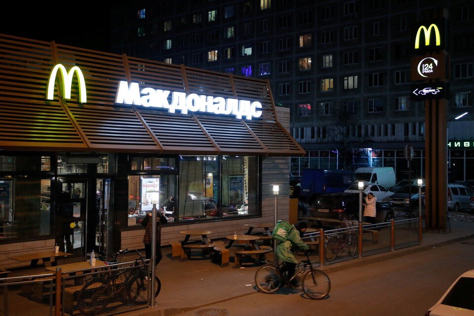     В McDonald's не назвали точную дату закрытия ресторанов в России  REUTERS