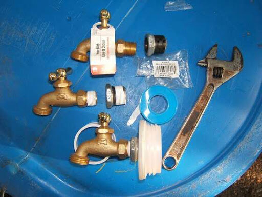 Как врезать краны в пластиковую и металлическую бочку своими руками