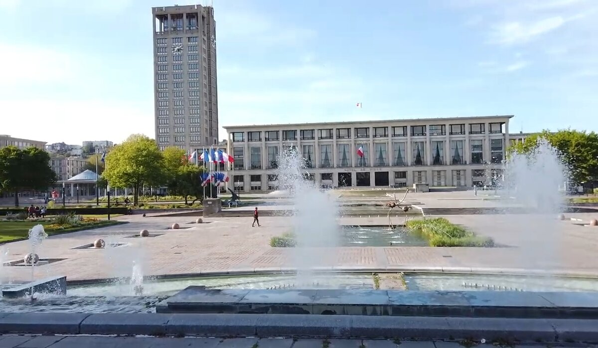 Ратуша, площадь, фонтаны