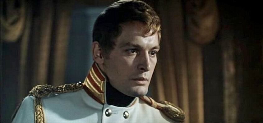 Стоит ли осуждать Наташу за то, что она увлекалась Анатолем и едва не ...