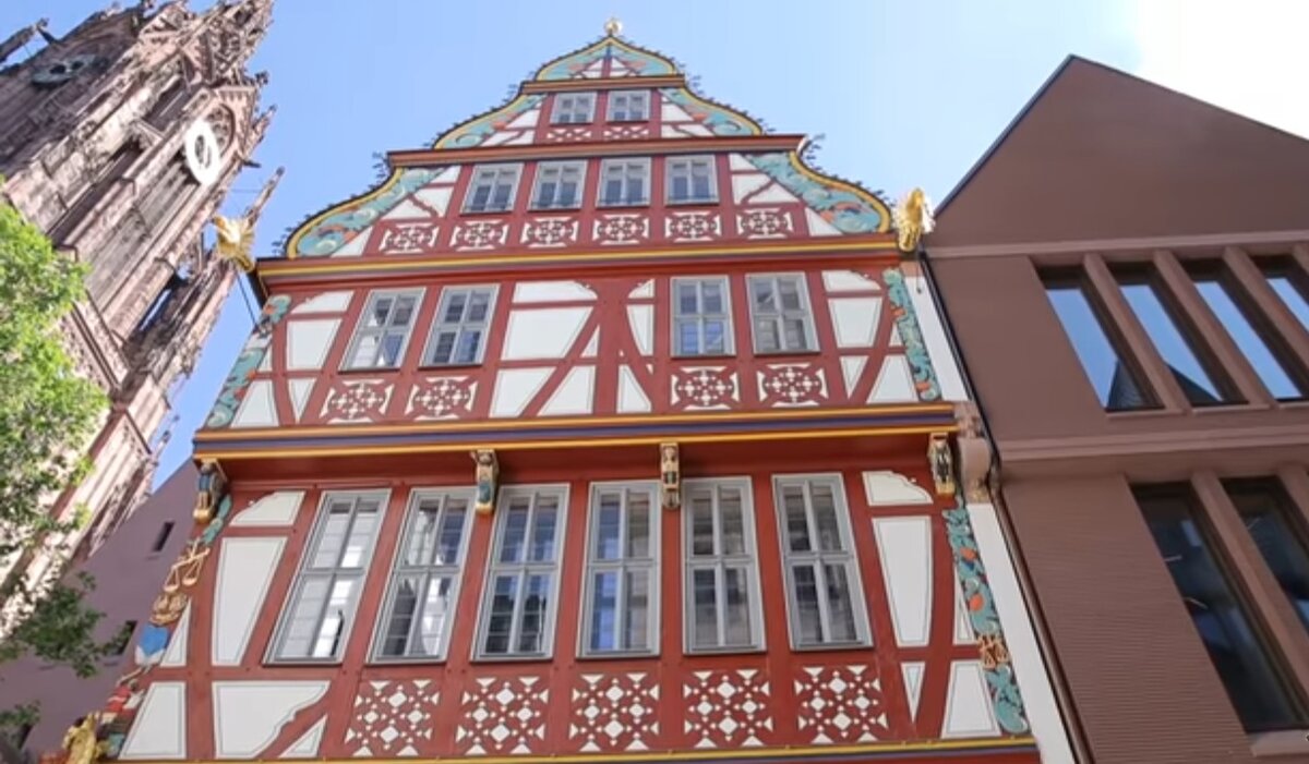 Дом "У золотых весов"