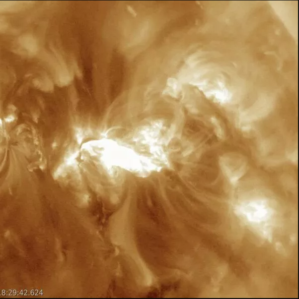 Солнце сегодня в каком состоянии. Магнитные бури фото. Солнце сегодня в каком состоянии. Всполохи на солнце. Солнце сегодня в каком состоянии.