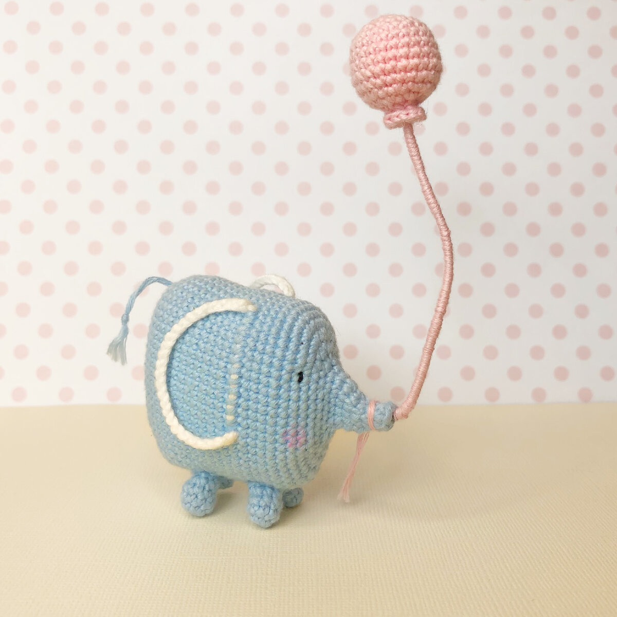 слоник с воздушным шариком