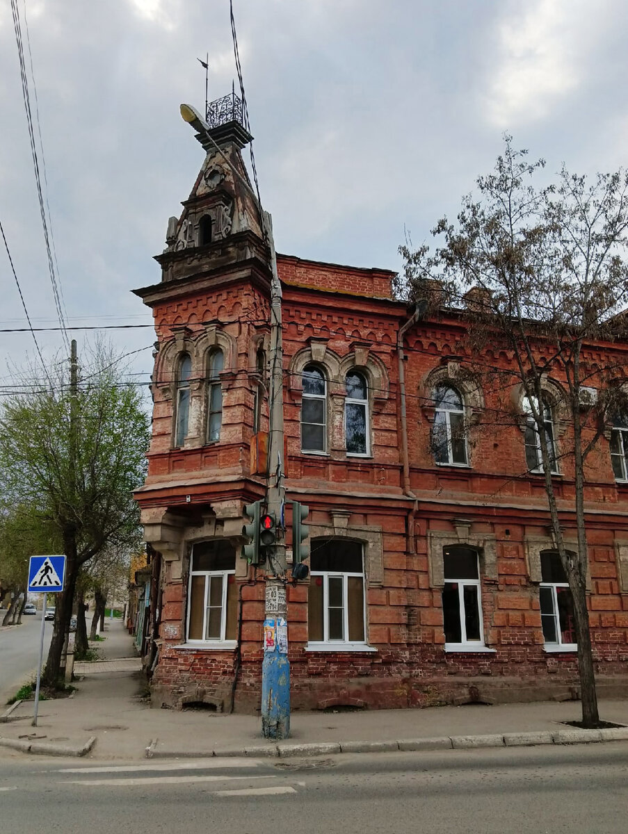 Усадьба Калининых (ул.Калинина, 21/Свердлова, 66). Построена до 1902 года