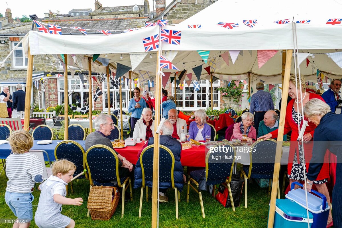 Большие обеды на улицах Лондона