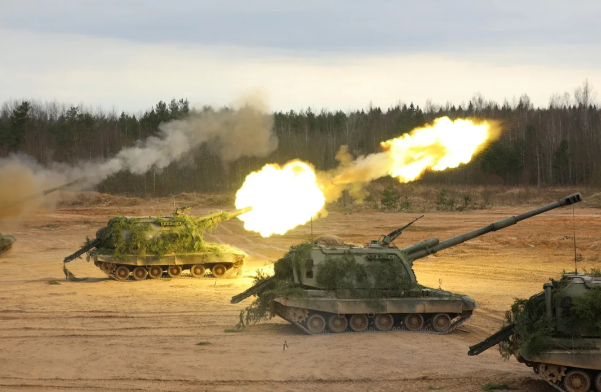 Как жаль, что мы пока не научились пиарить свои системы так, как это делают американцы. САУ "Мста-С" со снарядами "Краснополь" наверняка бы тогда стали звездами первой величины, судя по убийственной эффективности. Фото открытые файлы МО РФ.