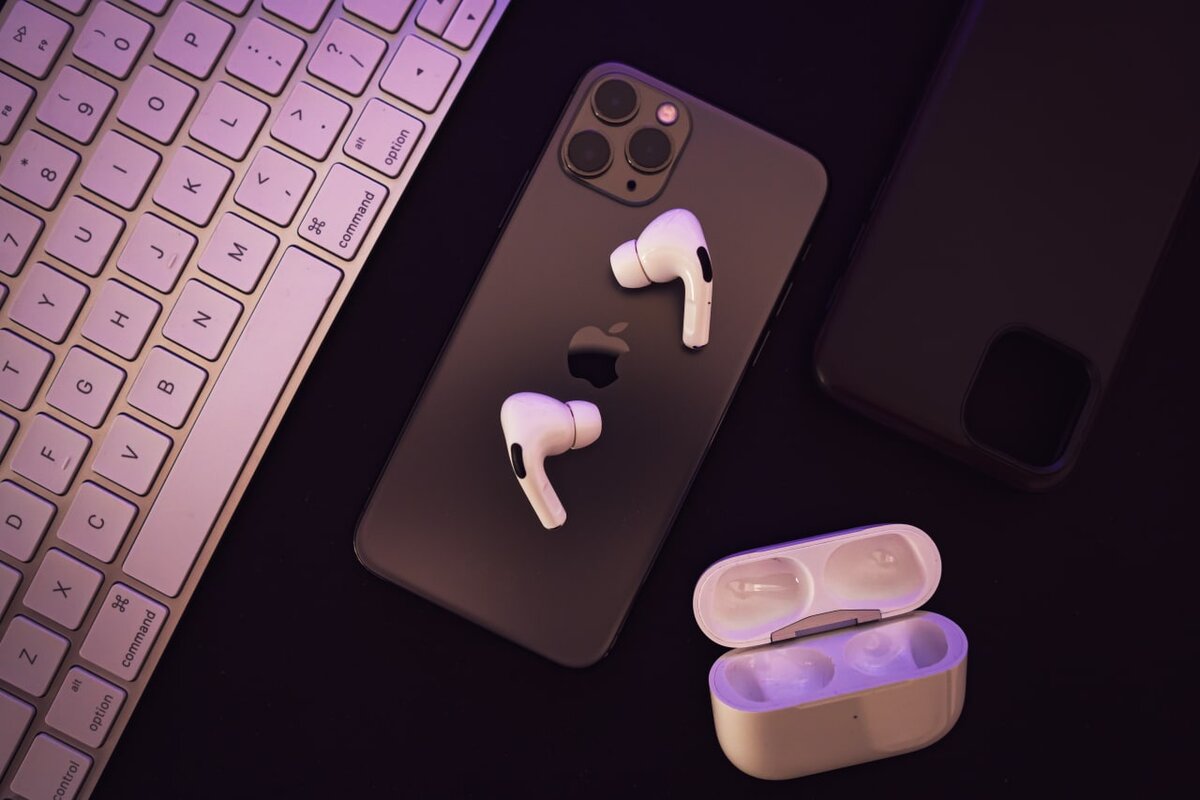 Airpods Pro (Photo by The Average Tech Guy on Unsplash)