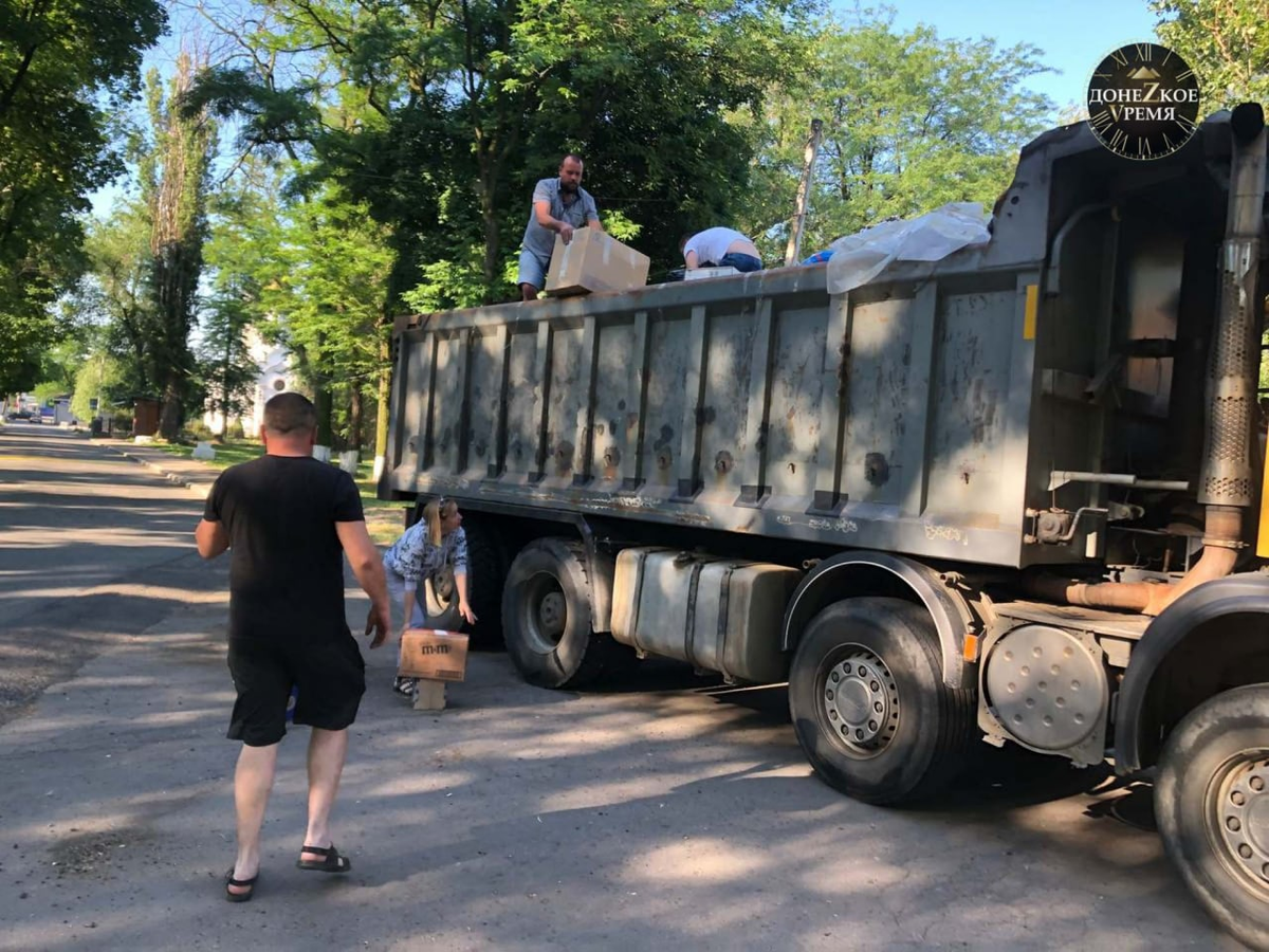 Жители Наро-Фоминска передали помощь в больницу Калинина