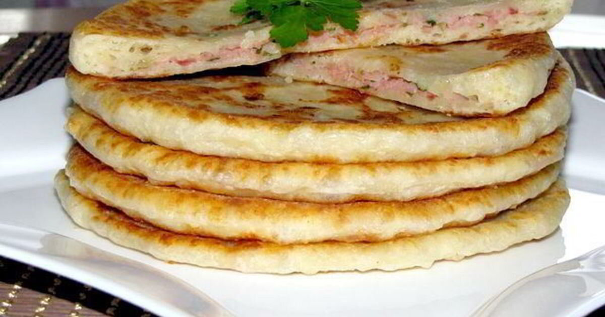 Сырные лепешки на кефире с ветчиной