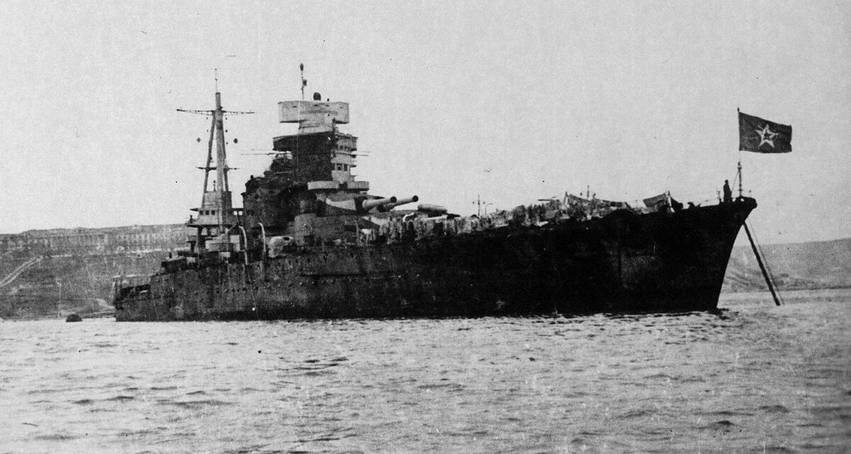 Линейный корабль «Новороссийск» в Севастополе, 1949 год 
