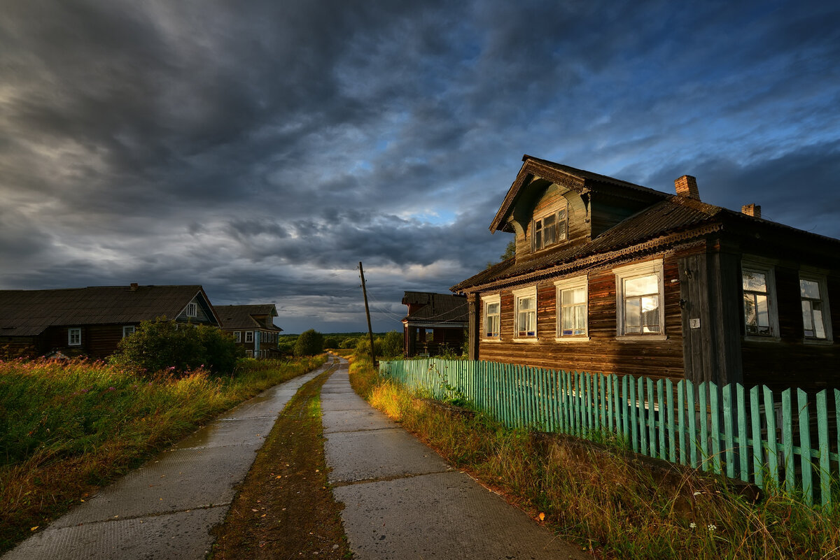 Городская деревня дома. Деревенский дом. Российская деревня. Домик в деревне. Уютная деревня в России.