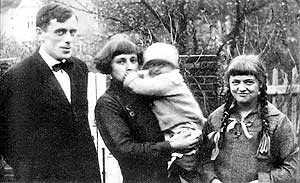 1922 год Семья Цветаевых,Ю2 сестры Марина и Александра