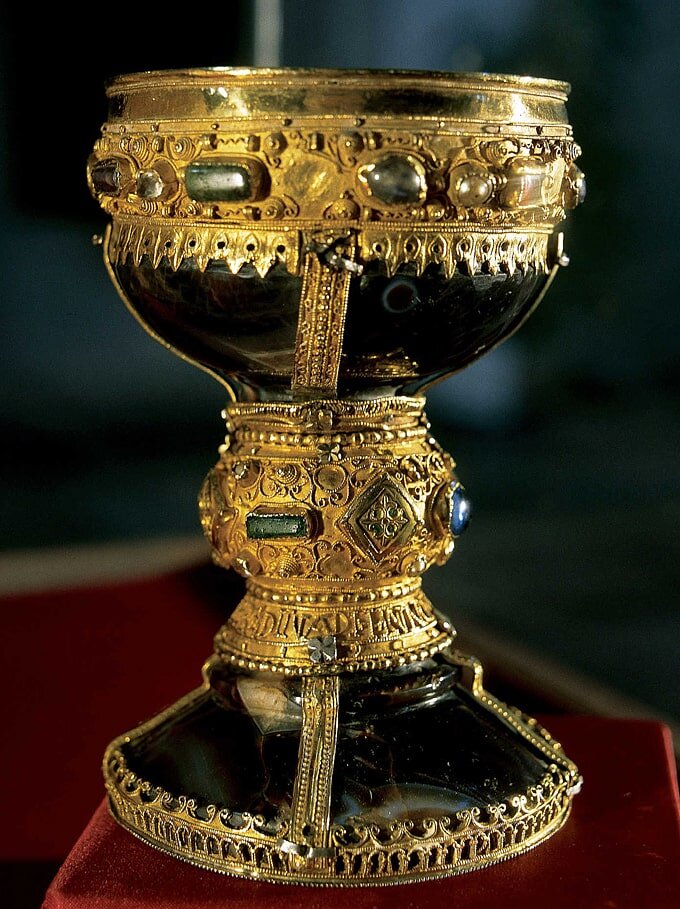 Данная чаша не является утверждением, что именно она и есть святой Грааль . Фото взято с сайта: interesnyefakty.org