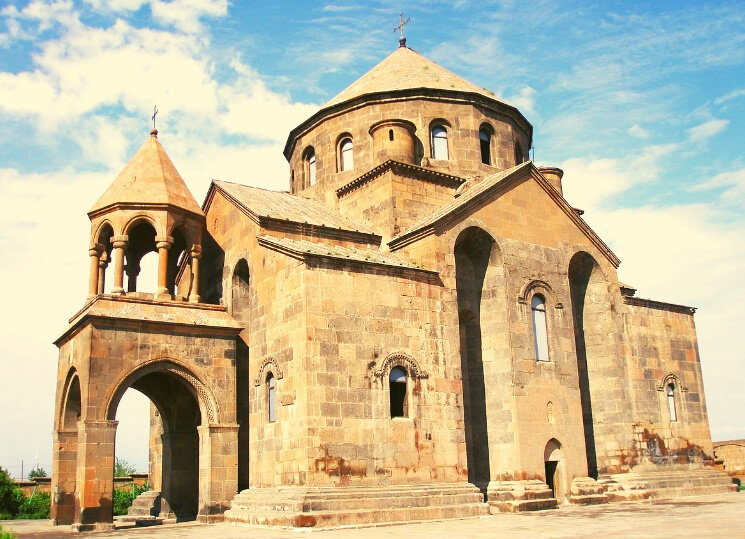 Эчмиадзин. Фото из Интернета.