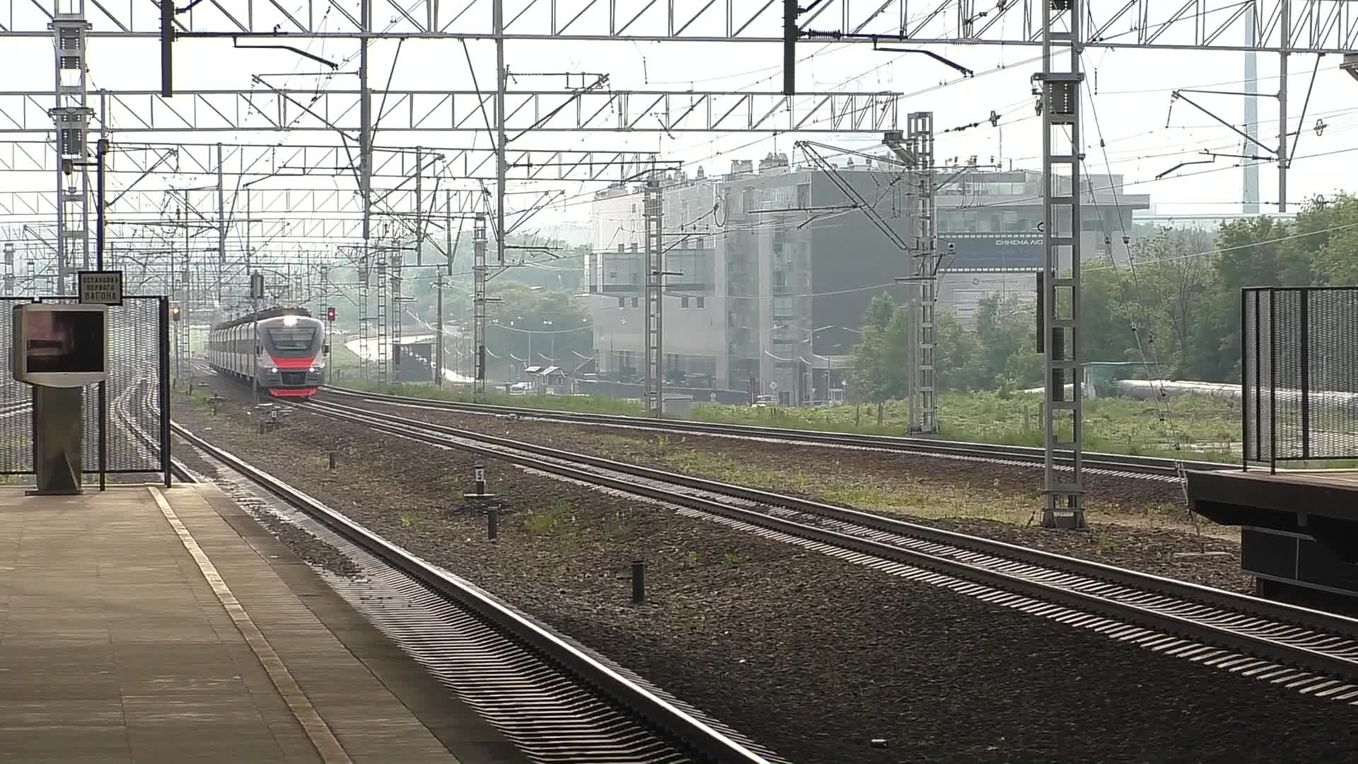 Электричка москва можайск славянский бульвар. Электропоезд. Московская Пригородная железная дорога. Электричка Москва. Электропоезд Москва.