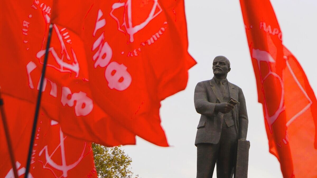    флаг КПРФ © РИА Новости