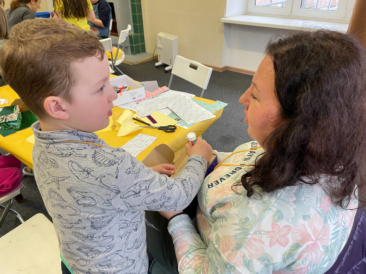 Диляна с Тимуром на занятиях программы "Территория радости" Родительского центра "Подсолнух"