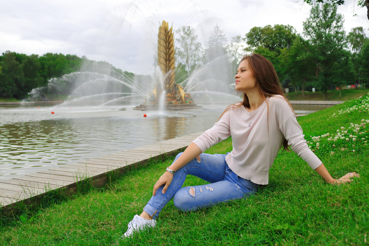 Фото на фоне фонтана "Золотой колос" #ВДНХ