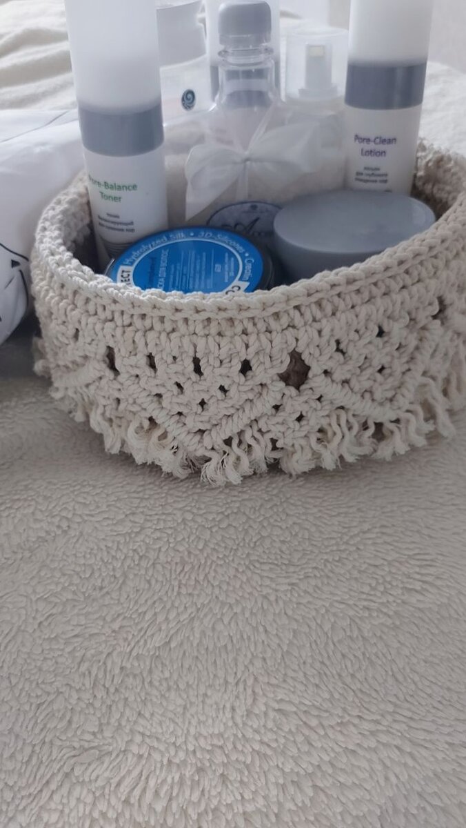 Корзина из джута это про дом. В моем случае ещё  открытая беседка.На даче. 