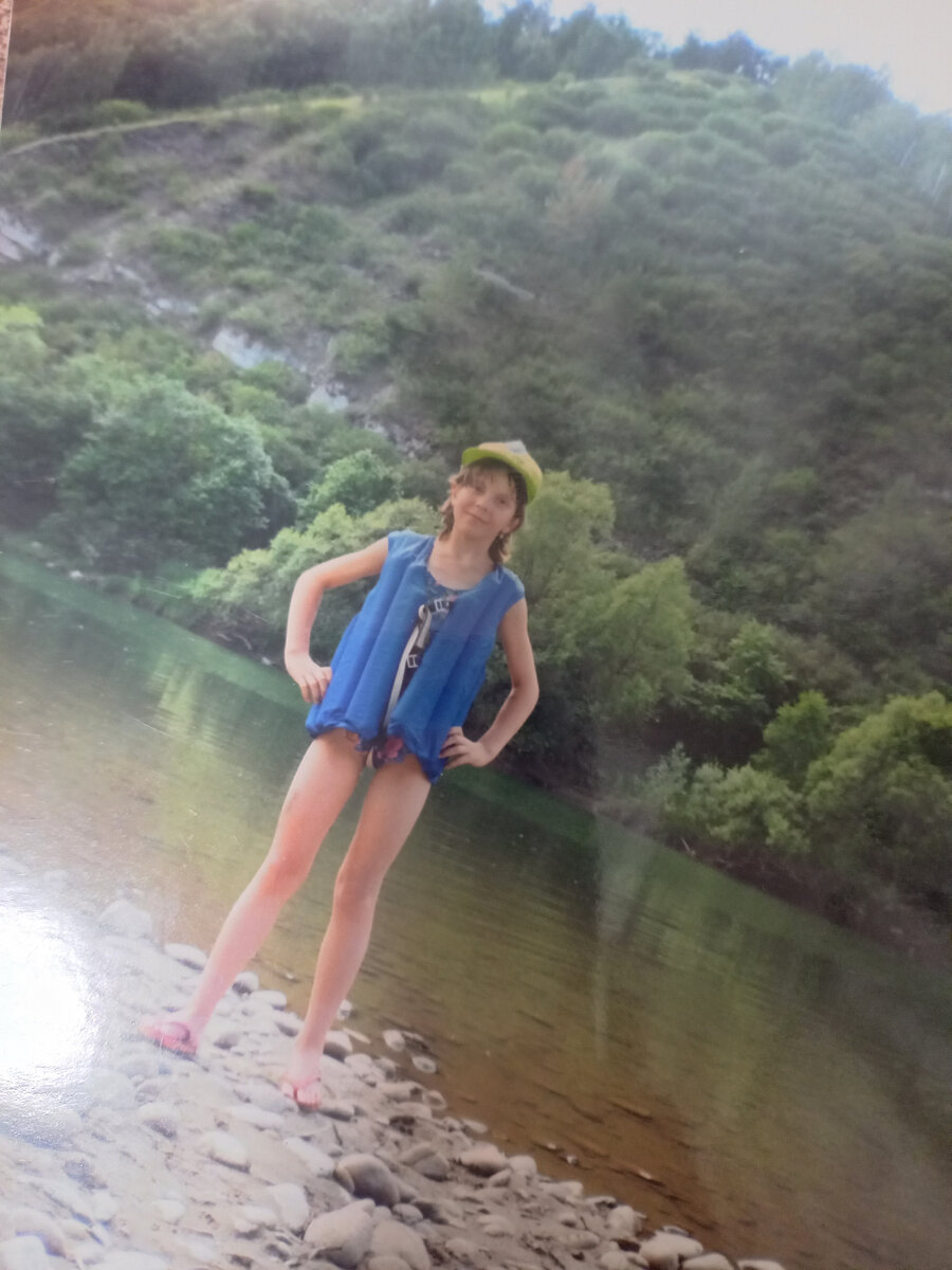 Каталась на каяках. Эту заводь, мы проезжали на грузовиках.