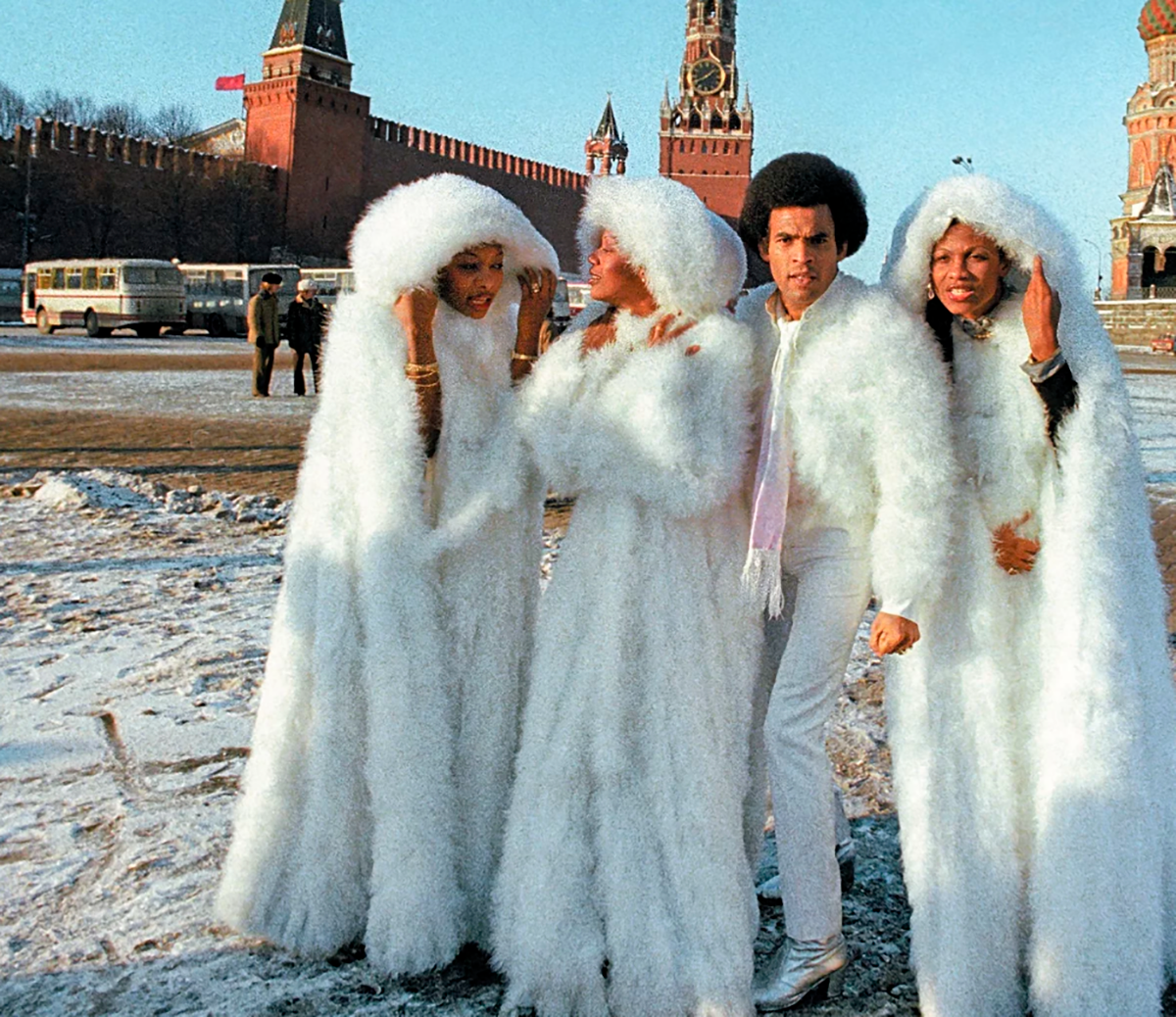 Какая зима была в 1978 году. Группа Бони м 1978. Boney m в Москве 1978. Бони м в Москве 1978. Группа Boney m. в Москве.