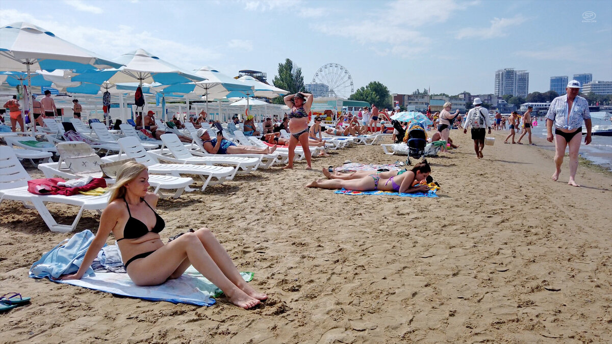 Из за холодного течения, большинство туристов мало купались, загорали