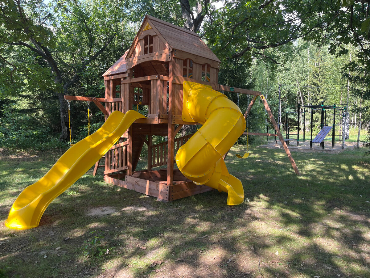 Эта площадка покрыта оттеночным лаком