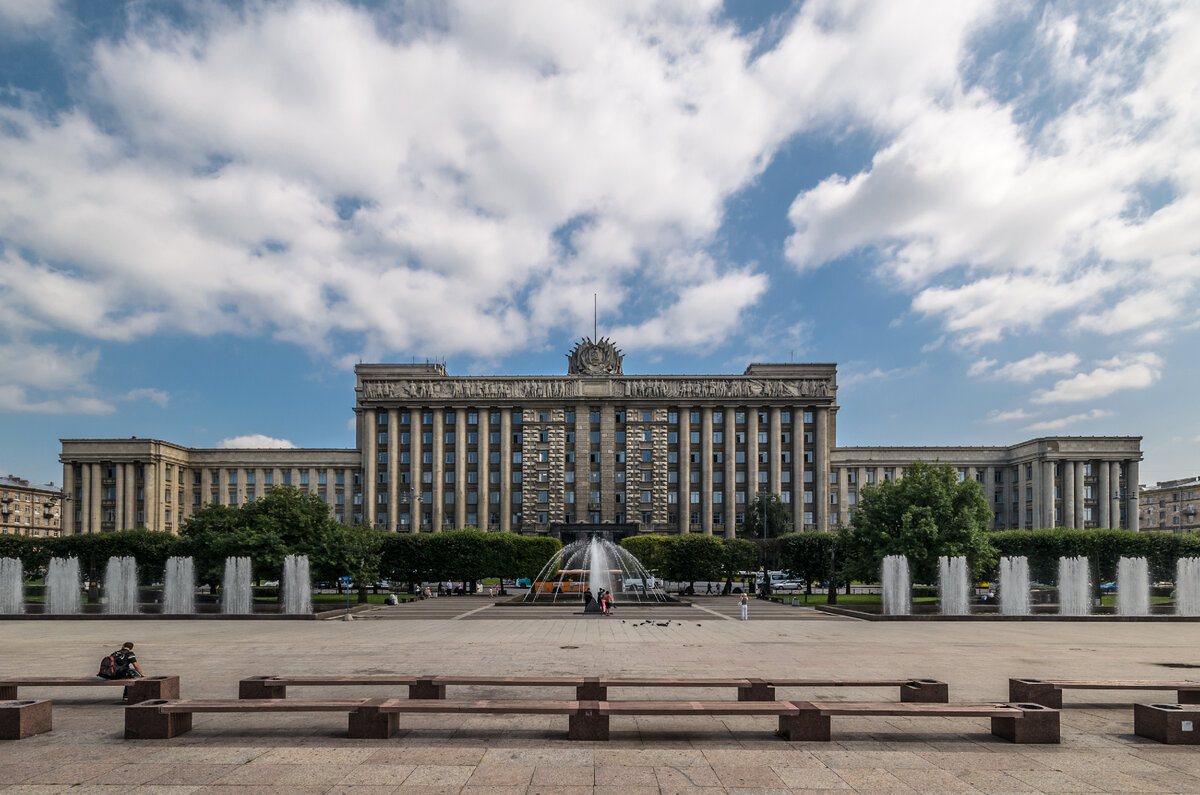 Дом Советов у Московской площади 