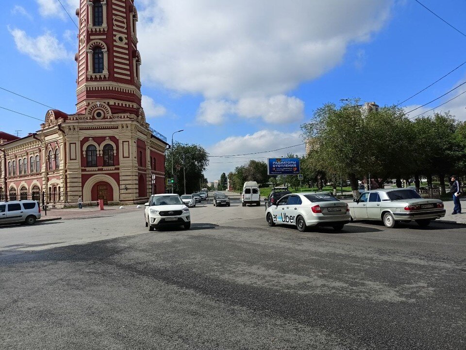     Улица Коммунистическая ведет не только к вокзалу, но и к пожарной каланче Екатерина СИМОХИНА