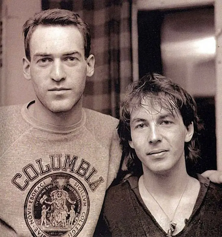 Троицкий в молодости и Александр Башлачёв. https://ic.pics.livejournal.com/dubikvit/65747770/6036900/6036900_original.jpg