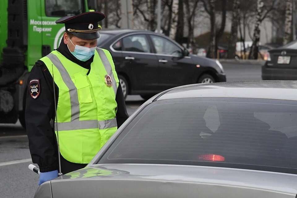     На месте происшествия работают сотрудники оперативных служб Москвы Михаил ФРОЛОВ