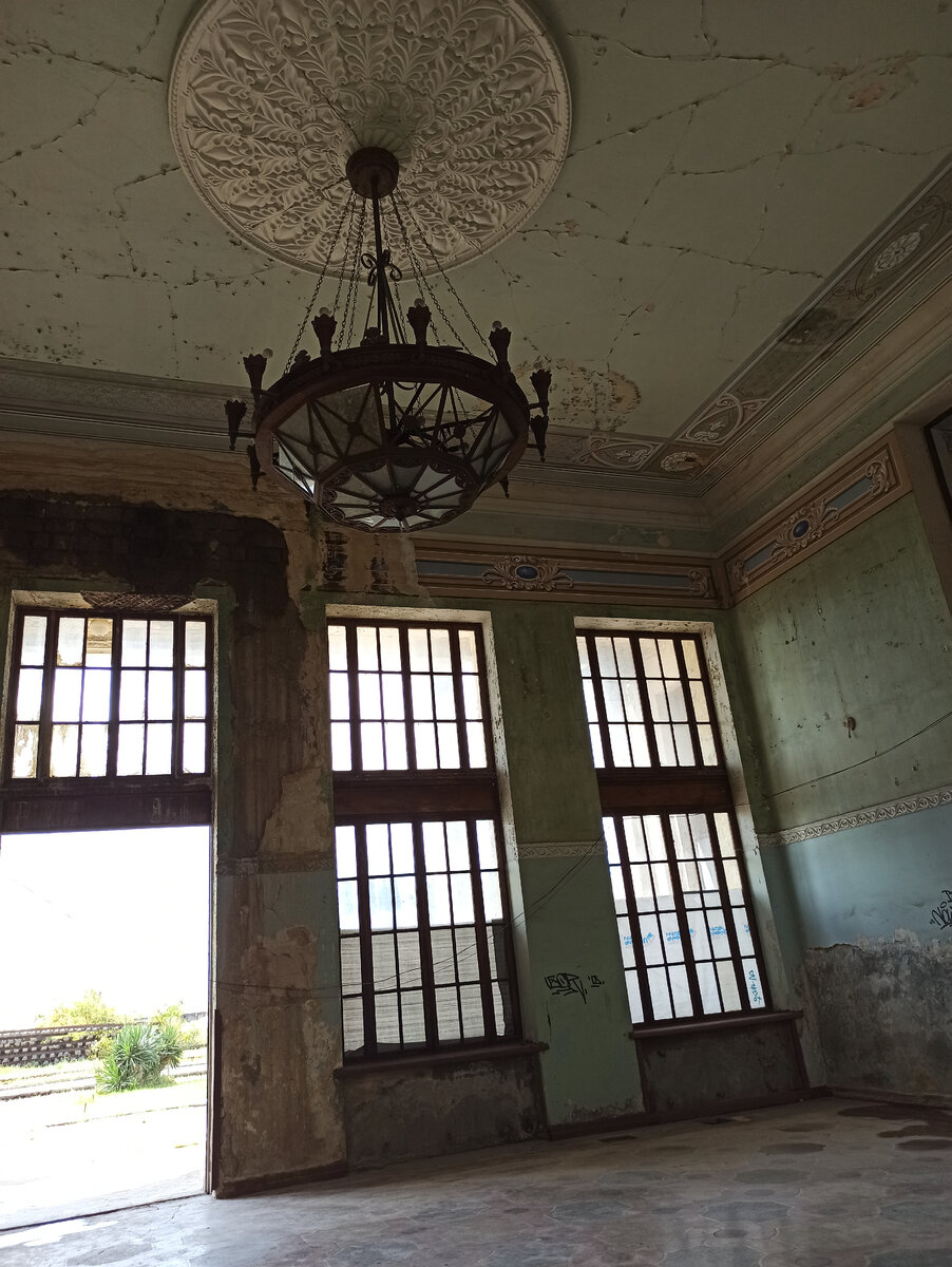 люстры сохранились