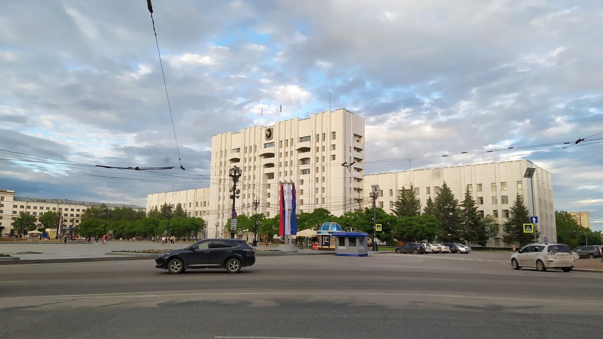     Напомним, всего стратегия включает пять флагманских инициатив. Одна из них — «Край комфортного проживания». Неотъемлемой частью этого комфорта является транспортная доступность, на обеспечение которой направлена реализация проекта «За 4 часа в любую точку края».