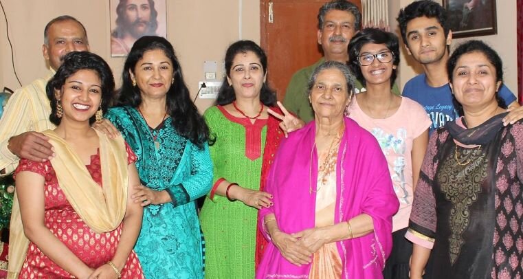 Индийская семья. Фото: Женщина после 50