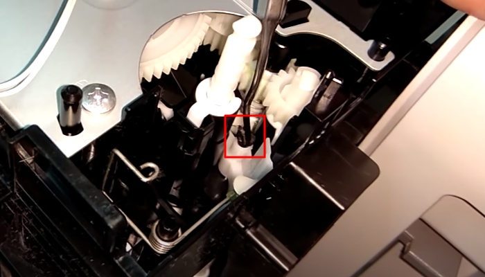 Фото 8. Расплавили выступающую часть оси рычага