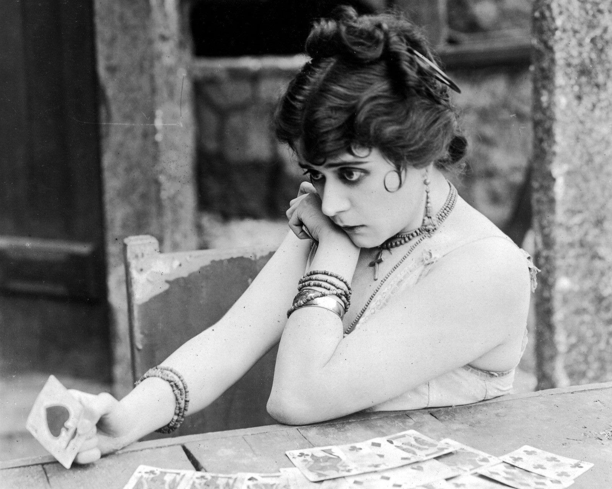 Актриса Теда Барра мне напоминает Юдифь Мельцер 