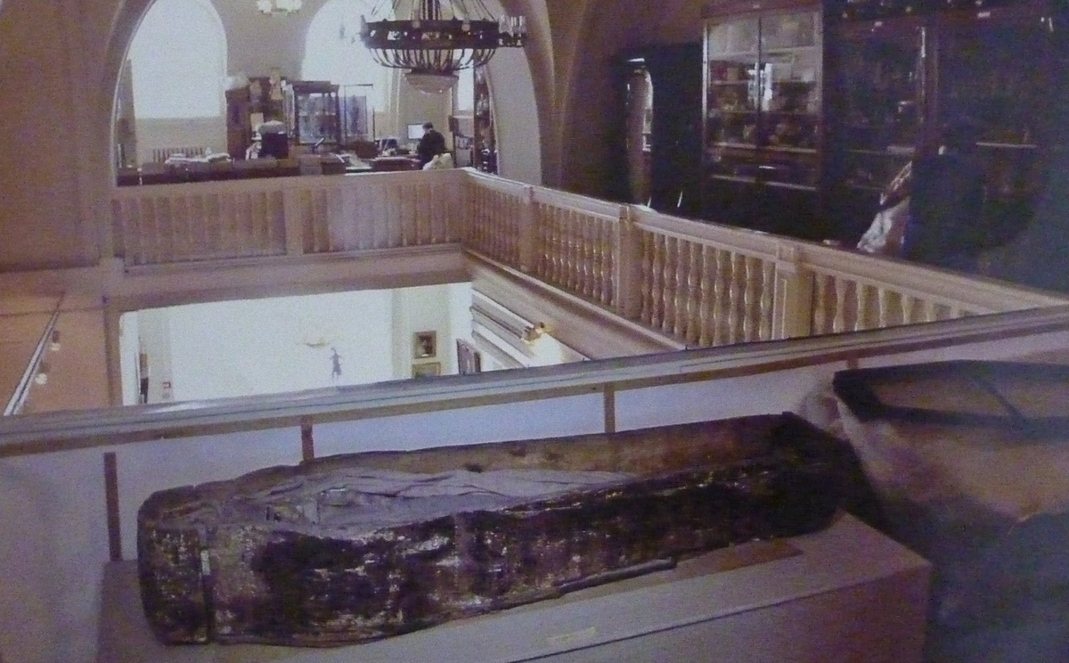 Мумии "прятались" в фондах ДПИ на балконе, над входной группой.