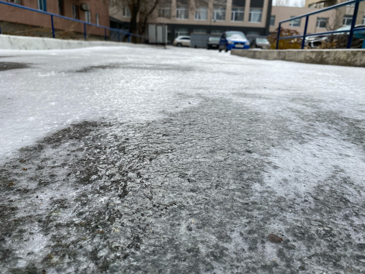 Ходить очень скользко 