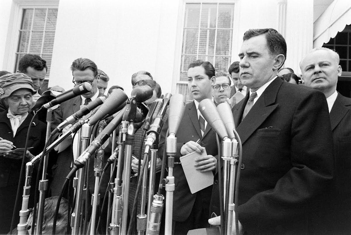 ПРЕДСЕДАТЕЛЬ КГБ КРЮЧКОВ И ПРИХОД К ВЛАСТИ ГОРБАЧЕВА ИСТОРИКИ РУЛЯТ Дзен